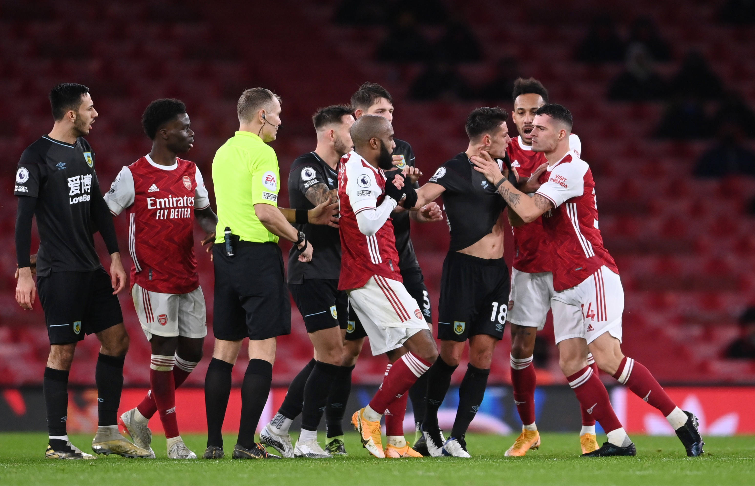 红牌接踵而 红牌接踵而